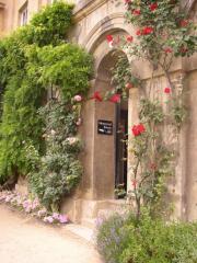 picture of an arch from Oxford, England